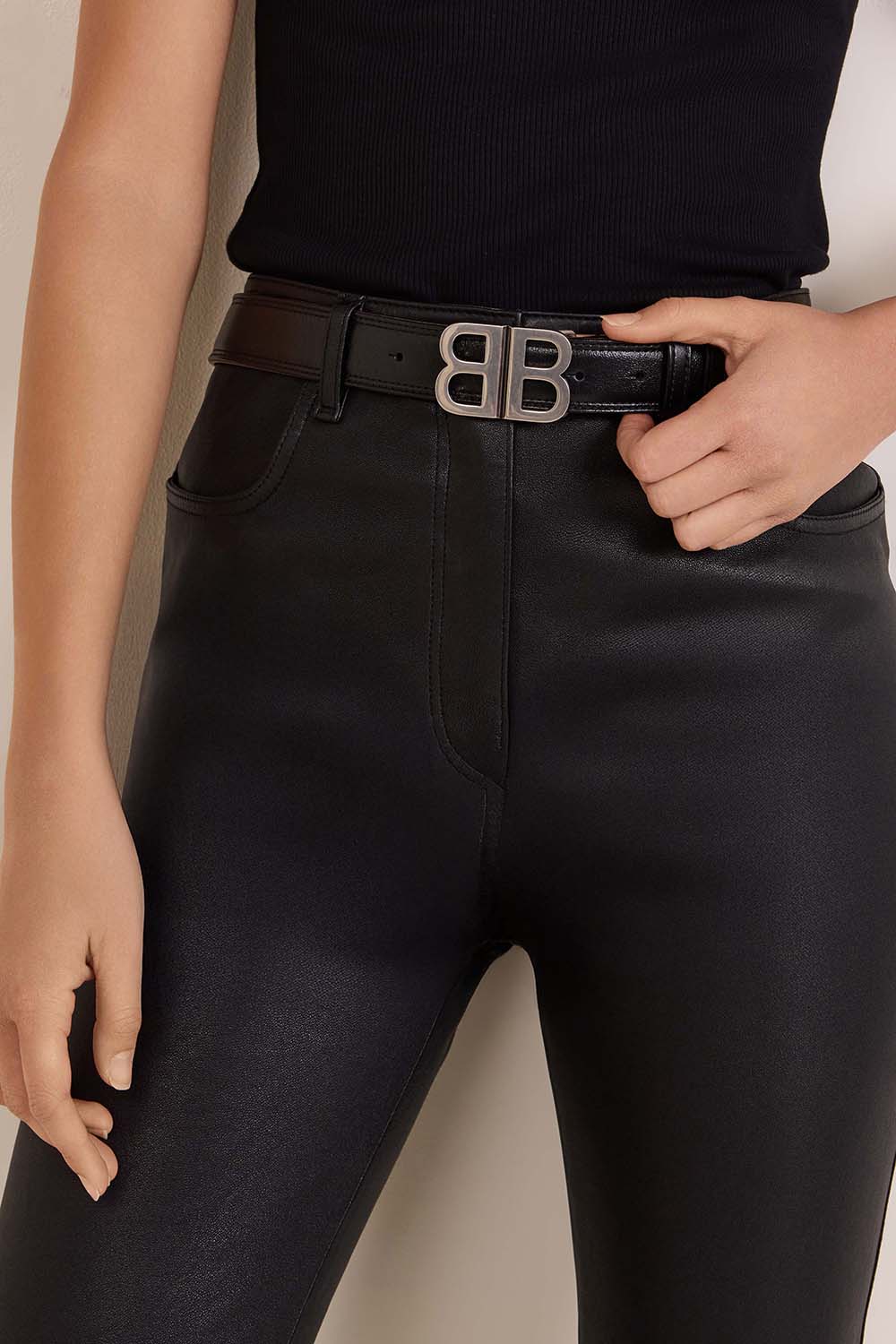 תמונת כל הלוק של חגורה